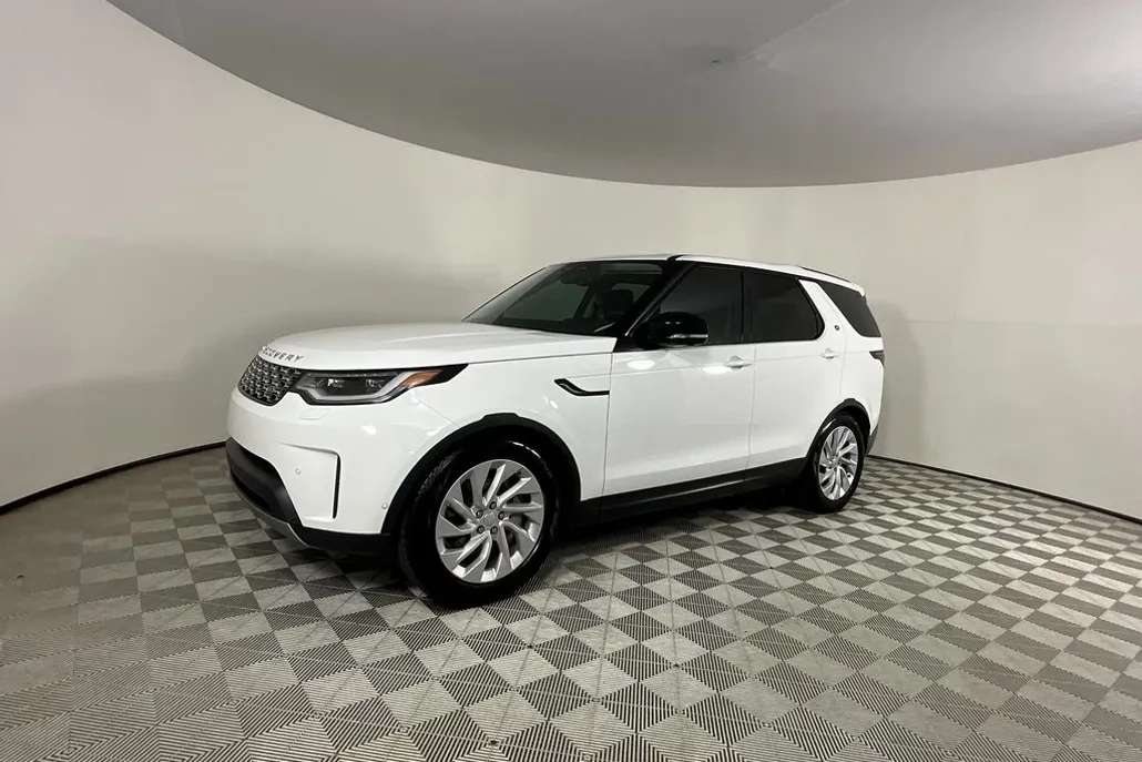 2024 Land Rover Discovery S photo 1