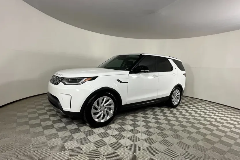 2024 Land Rover Discovery S photo 1