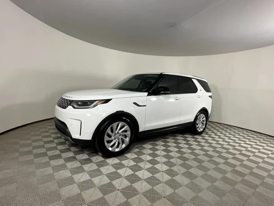 2024 Land Rover Discovery S photo 1