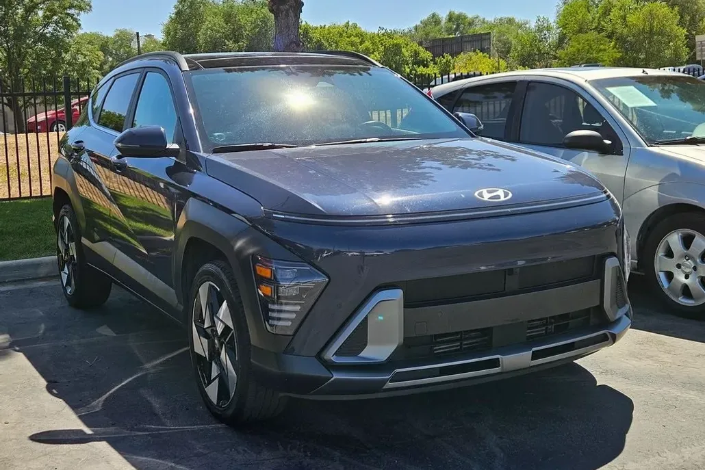 2024 Hyundai Kona Limited photo 1