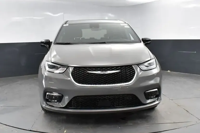 2025 Chrysler Pacifica photo 1