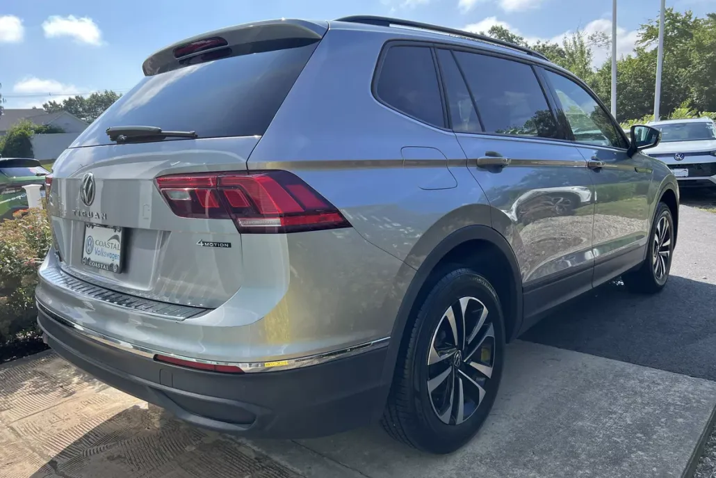 2023 Volkswagen Tiguan S photo 1