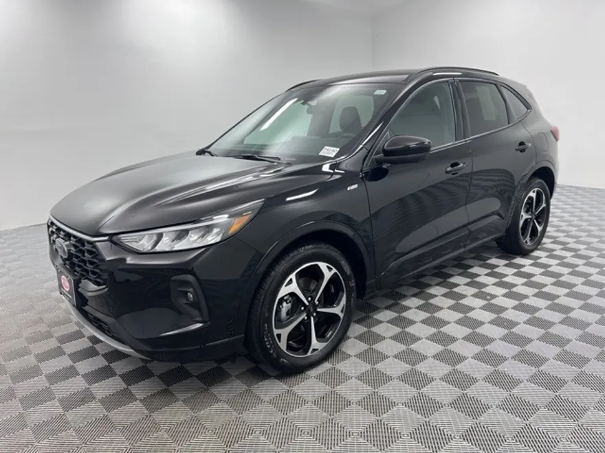 2023 Ford Escape ST-Line Select photo 1