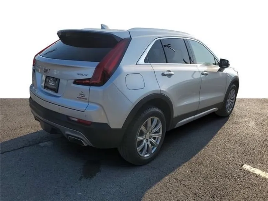 2021 Cadillac XT4 Premium Luxury photo 1