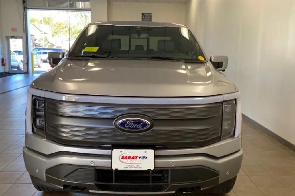 2023 Ford F-150 Lightning Lariat photo 1