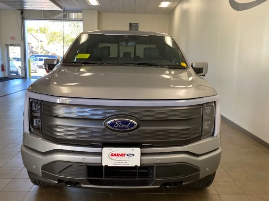 2023 Ford F-150 Lightning Lariat photo 1