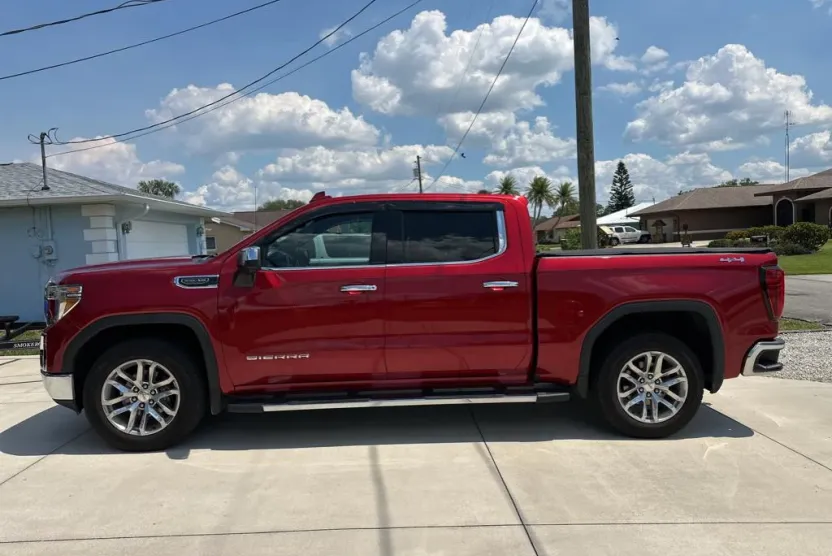 2021 Gmc Sierra SLT photo 1