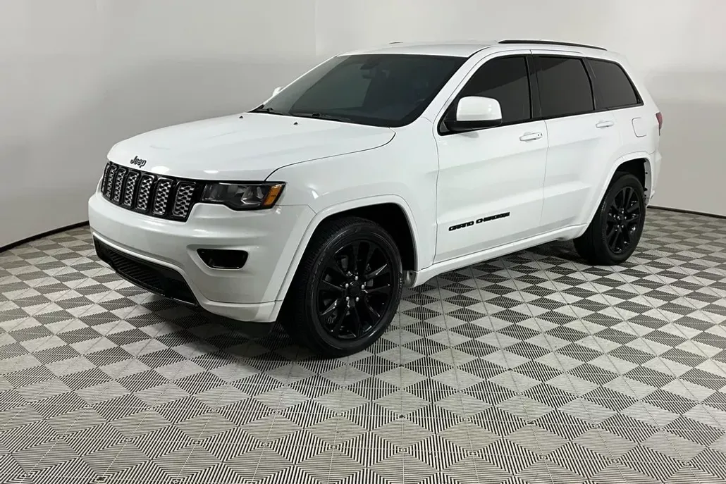2018 Jeep Grand Cherokee Altitude photo 1