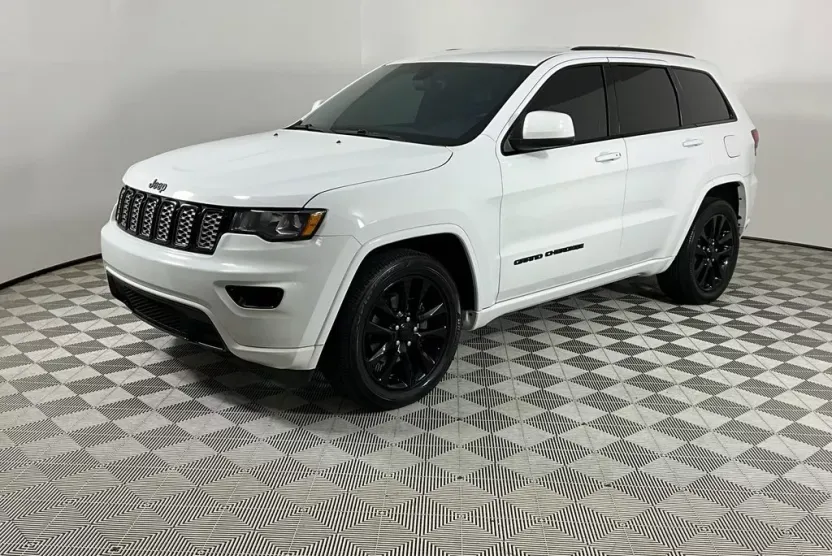2018 Jeep Grand Cherokee Altitude photo 1