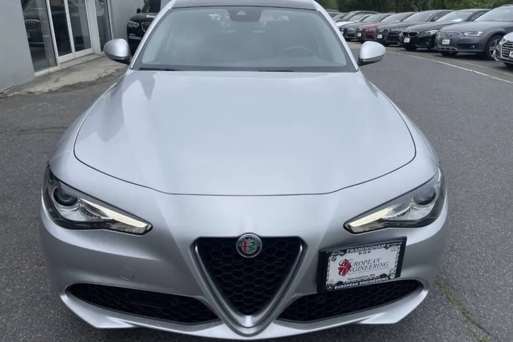 2021 Alfa Romeo Giulia Ti photo 1