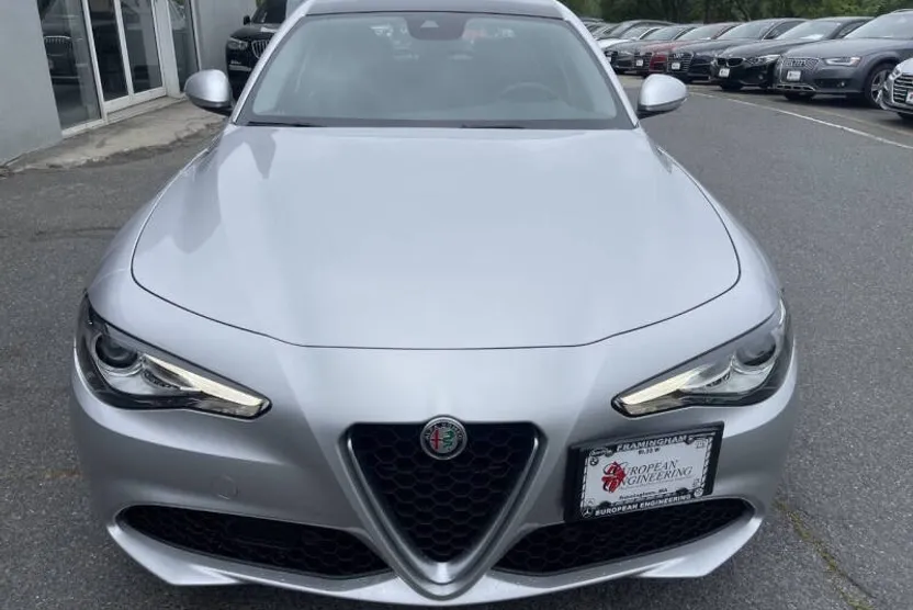 2021 Alfa Romeo Giulia Ti photo 1
