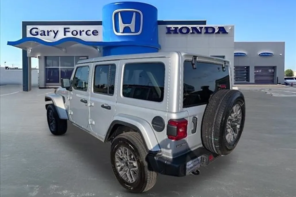 2024 Jeep Wrangler Sahara photo 1