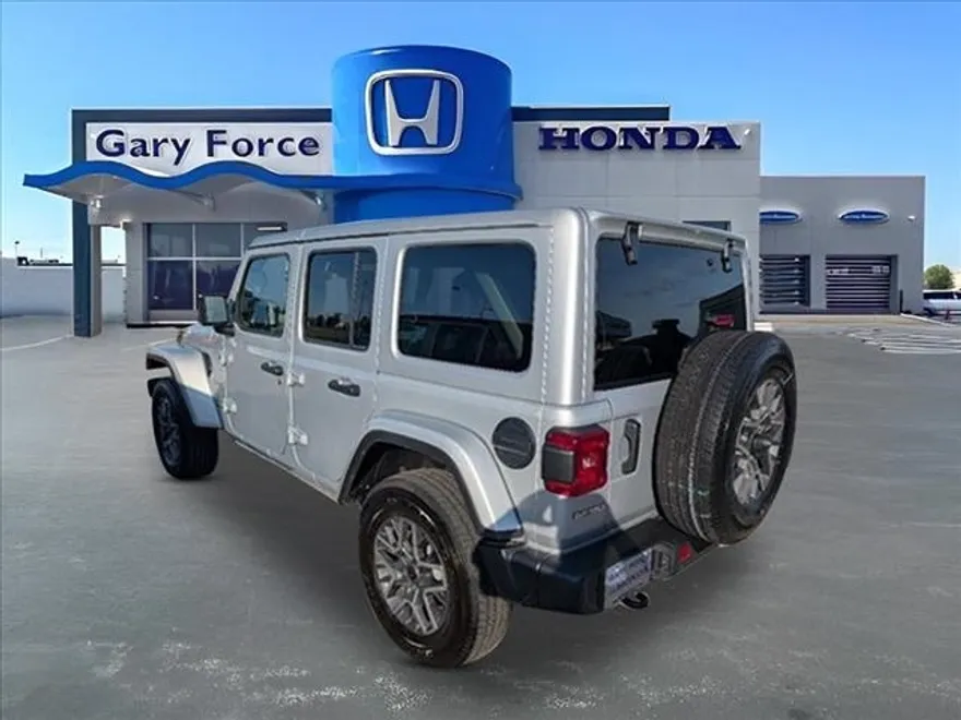 2024 Jeep Wrangler Sahara photo 1