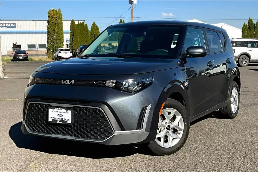 2023 Kia Soul LX photo 1