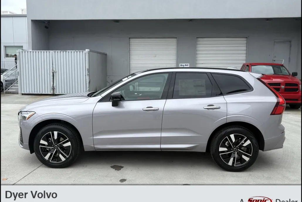 2026 Volvo XC60 B5 Core photo 1