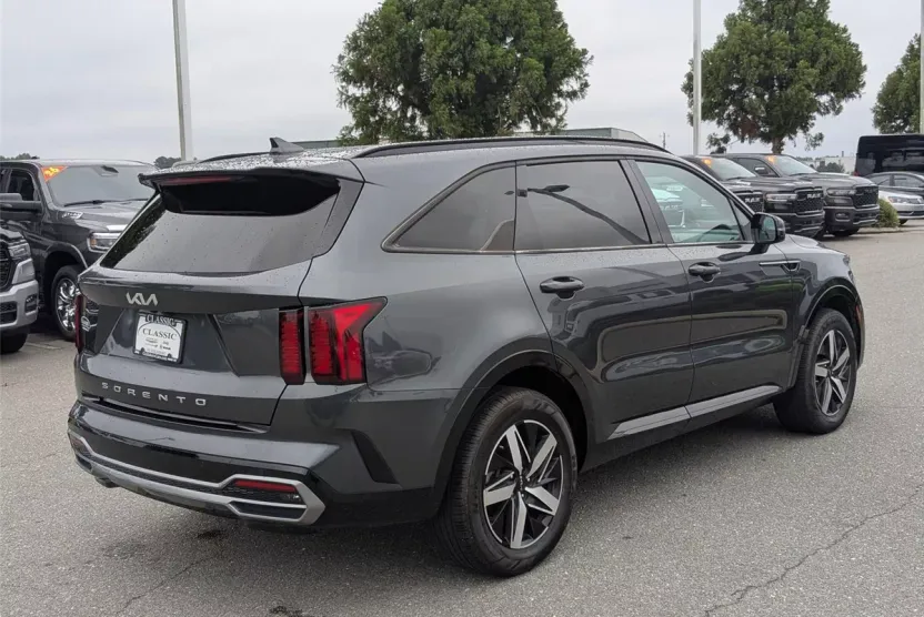 2022 Kia Sorento S photo 1