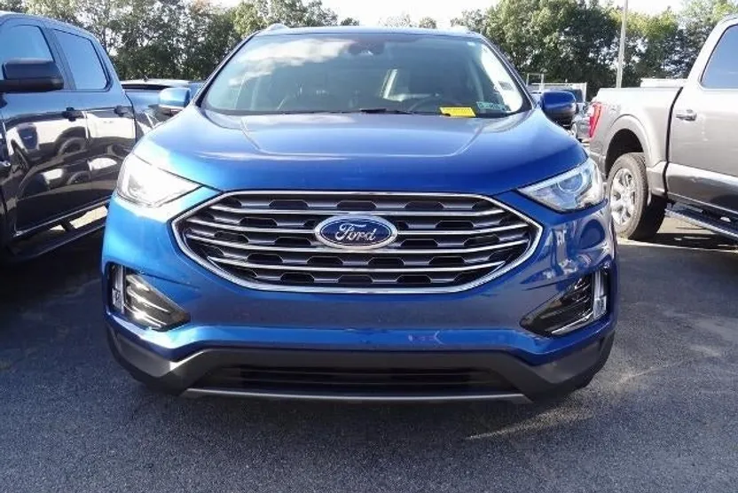 2022 Ford Edge SEL photo 1
