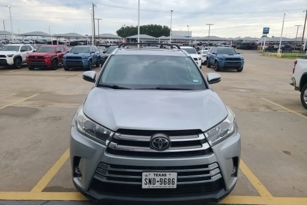 2019 Toyota Highlander Limited photo 1