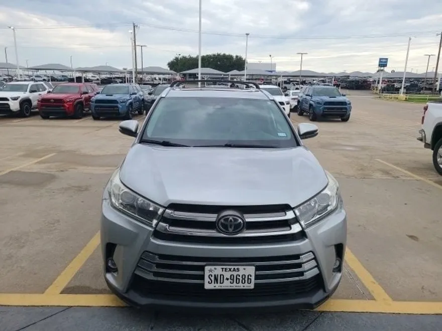 2019 Toyota Highlander Limited photo 1