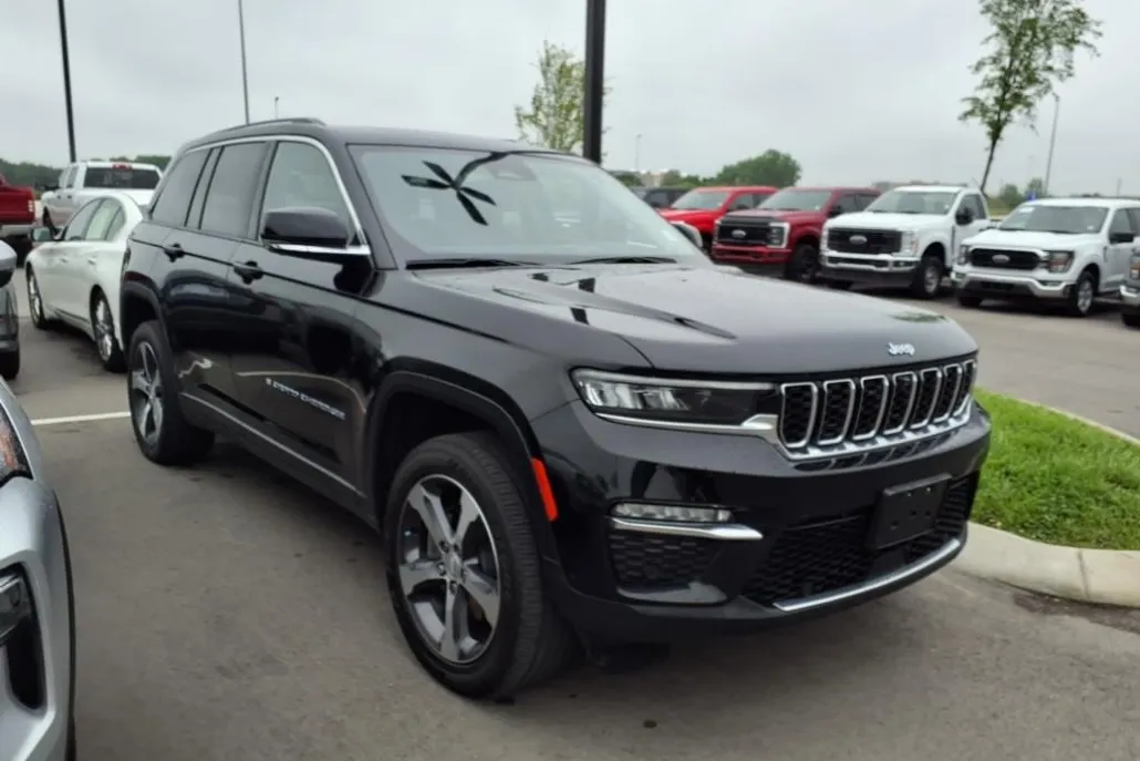 2022 Jeep Grand Cherokee Limited 4xe photo 1