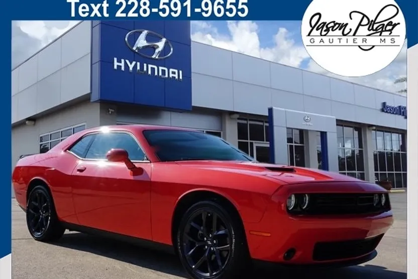 2022 Dodge Challenger SXT photo 1
