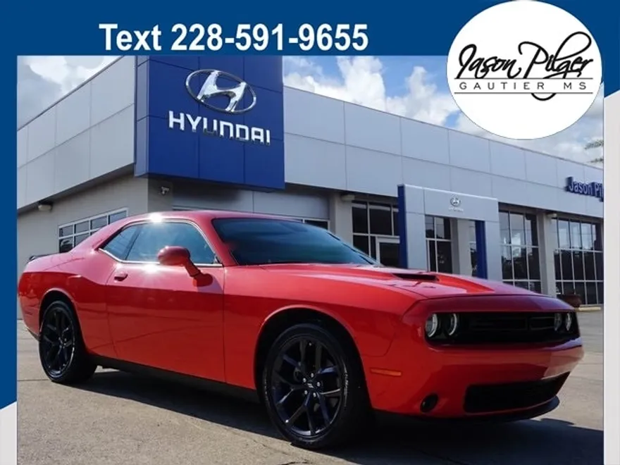 2022 Dodge Challenger SXT photo 1
