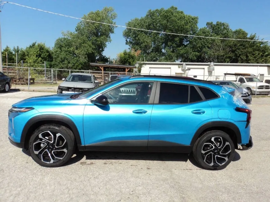 2025 Chevrolet Trax RS photo 1