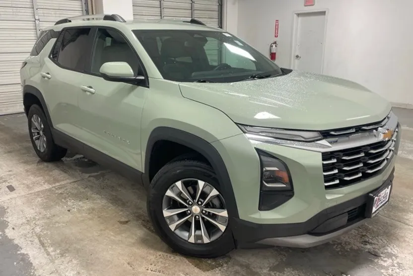 2025 Chevrolet Equinox LT photo 1
