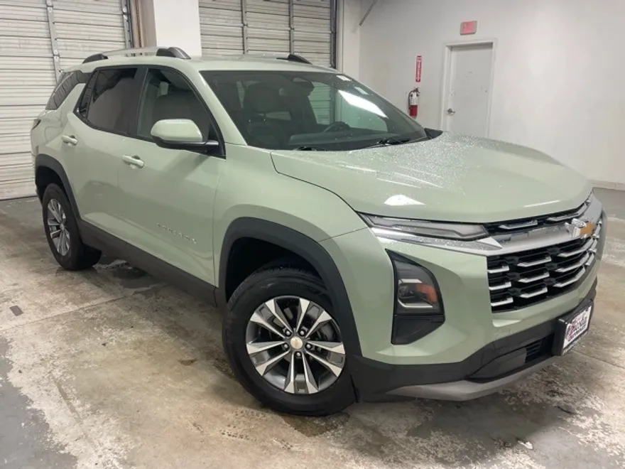 2025 Chevrolet Equinox LT photo 1