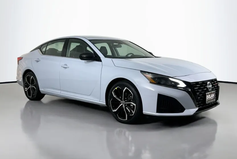 2023 Nissan Altima 2.5 SR photo 1