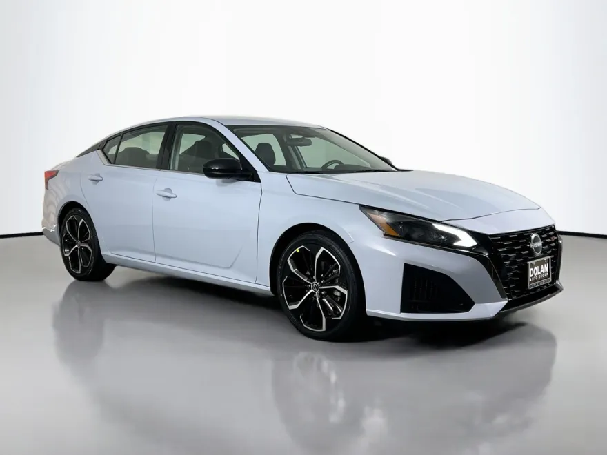 2023 Nissan Altima 2.5 SR photo 1