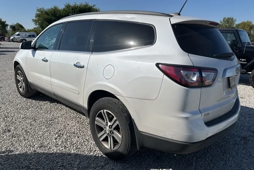 2016 Chevrolet Traverse 2LT photo 1