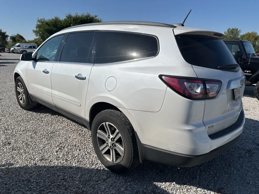 2016 Chevrolet Traverse 2LT photo 1