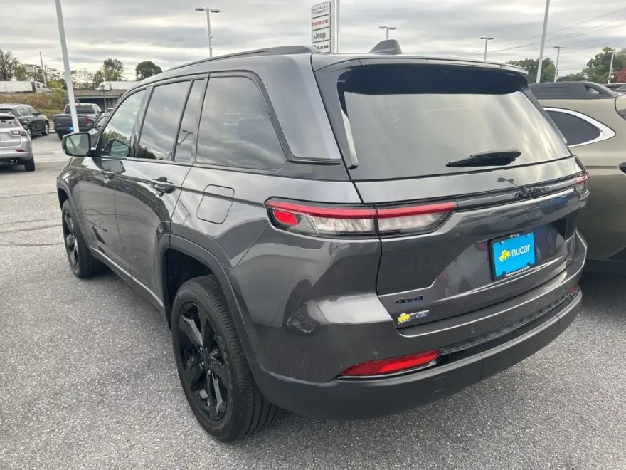 2023 Jeep Grand Cherokee Altitude photo 1