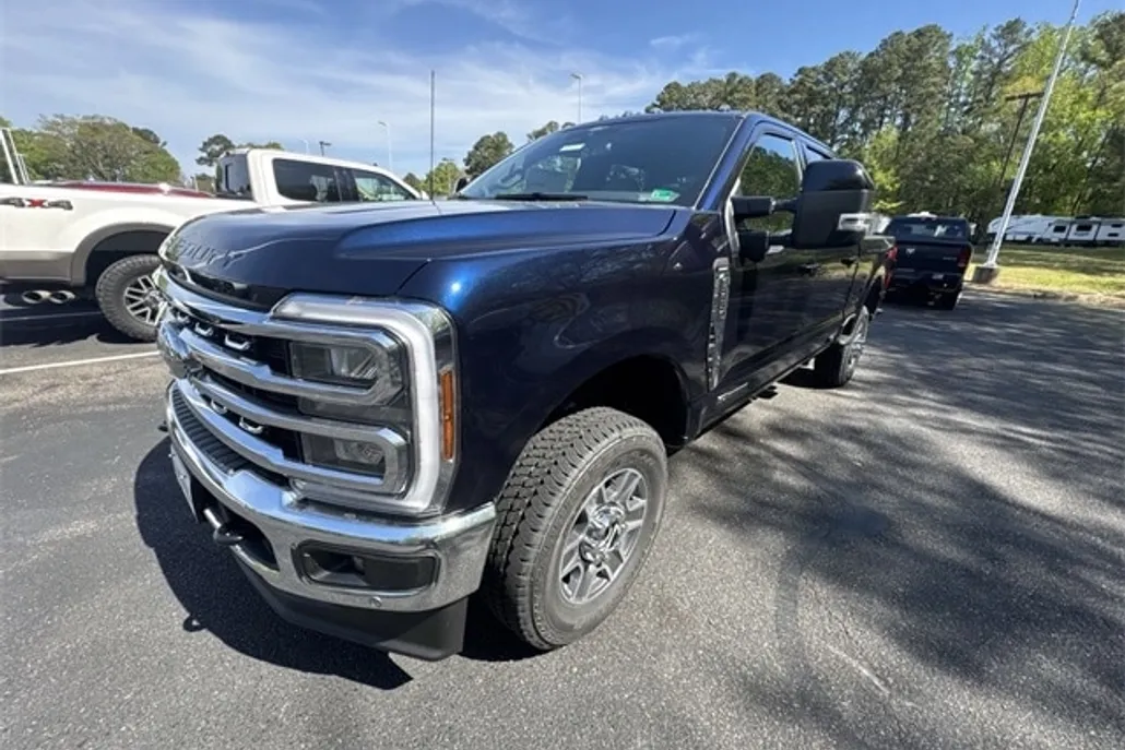2025 Ford F-250 Lariat photo 1