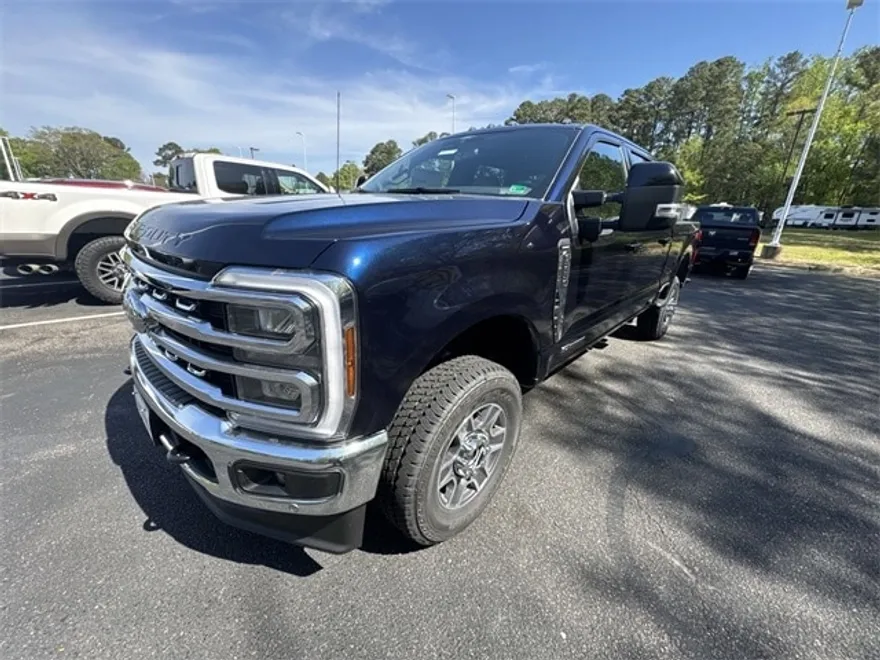 2025 Ford F-250 Lariat photo 1