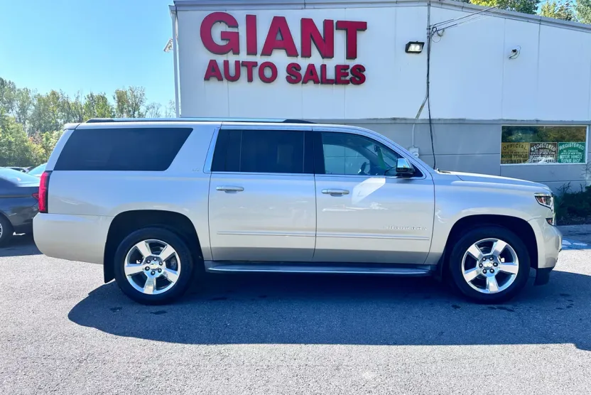 2015 Chevrolet Suburban LTZ photo 1