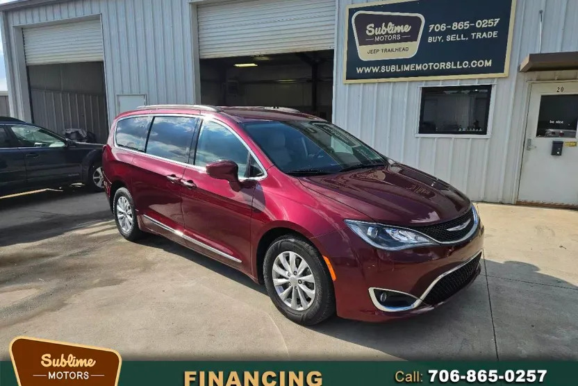 2017 Chrysler Pacifica Touring L photo 1