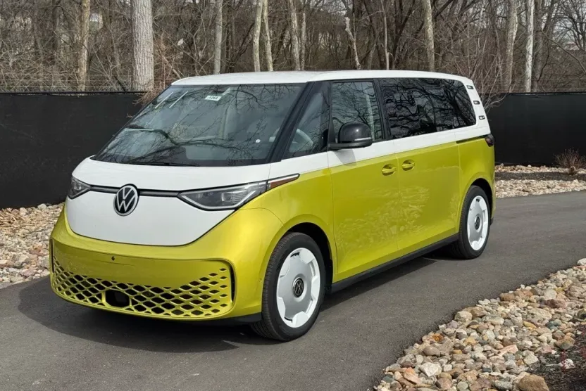 2025 Volkswagen ID. Buzz photo 1