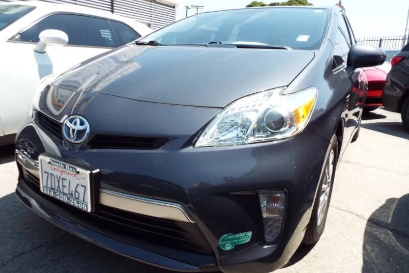 2014 Toyota Prius Plug-in Hybrid Advanced photo 1