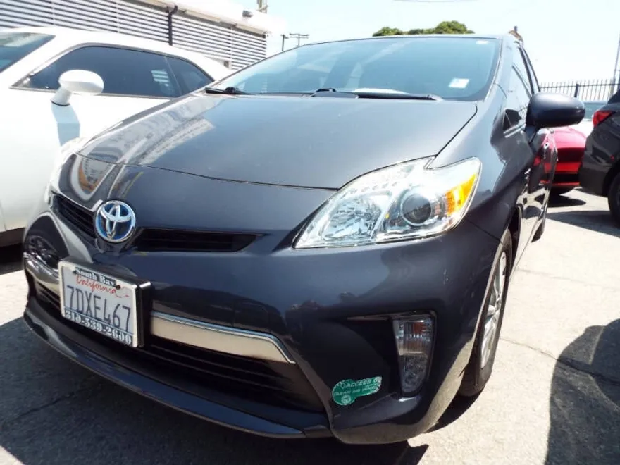 2014 Toyota Prius Plug-in Hybrid Advanced photo 1