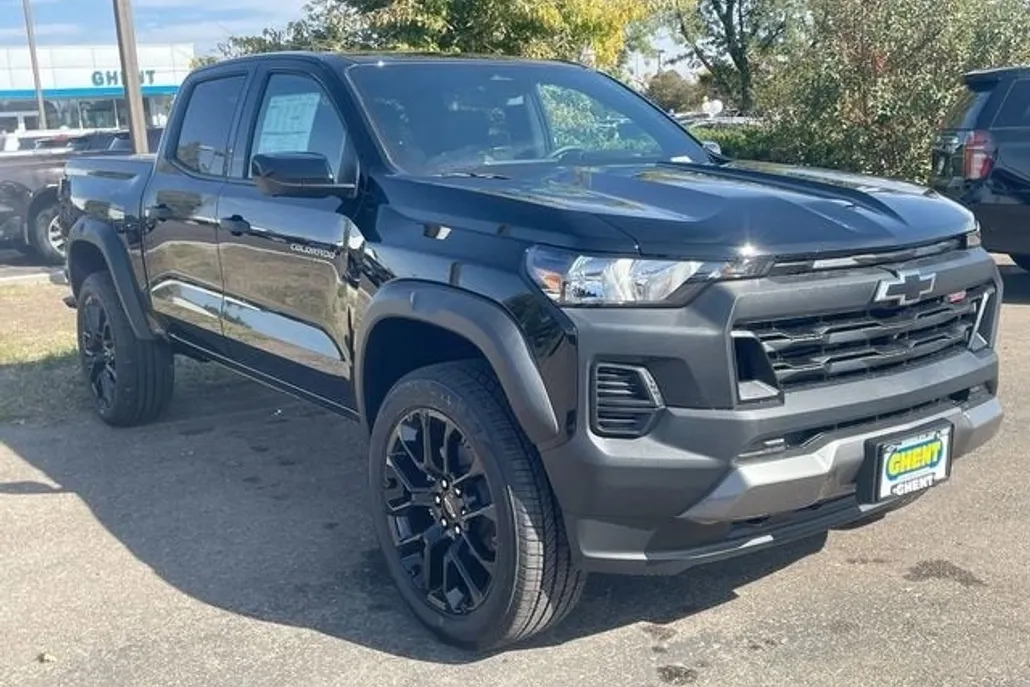 2024 Chevrolet Colorado Trail Boss photo 1