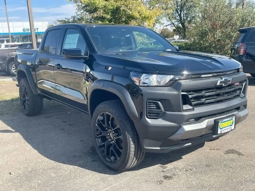 2024 Chevrolet Colorado Trail Boss photo 1