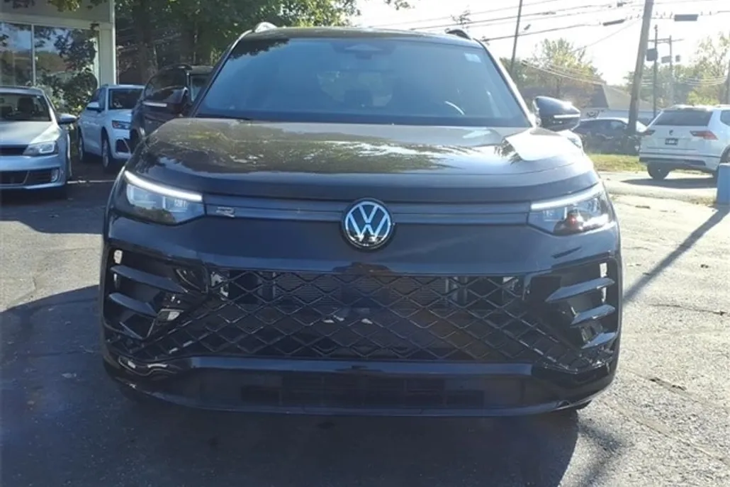 2025 Volkswagen Tiguan SE R-Line Black photo 1
