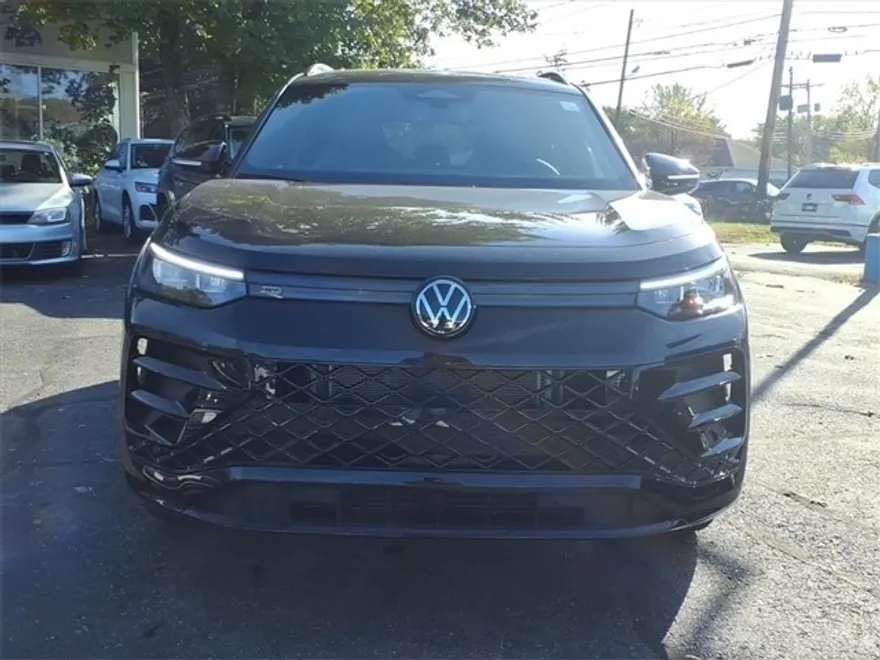 2025 Volkswagen Tiguan SE R-Line Black photo 1