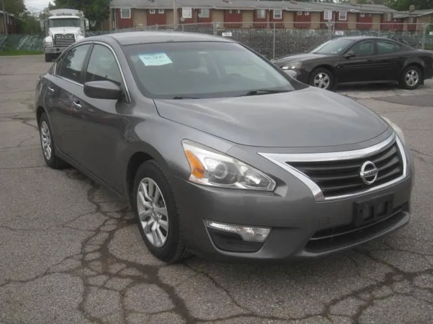 2015 Nissan Altima 2.5 S photo 1