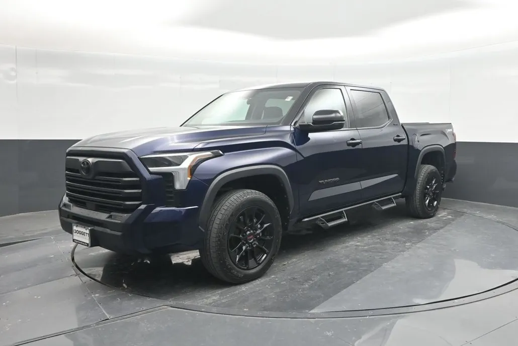 2023 Toyota Tundra SR5 photo 1