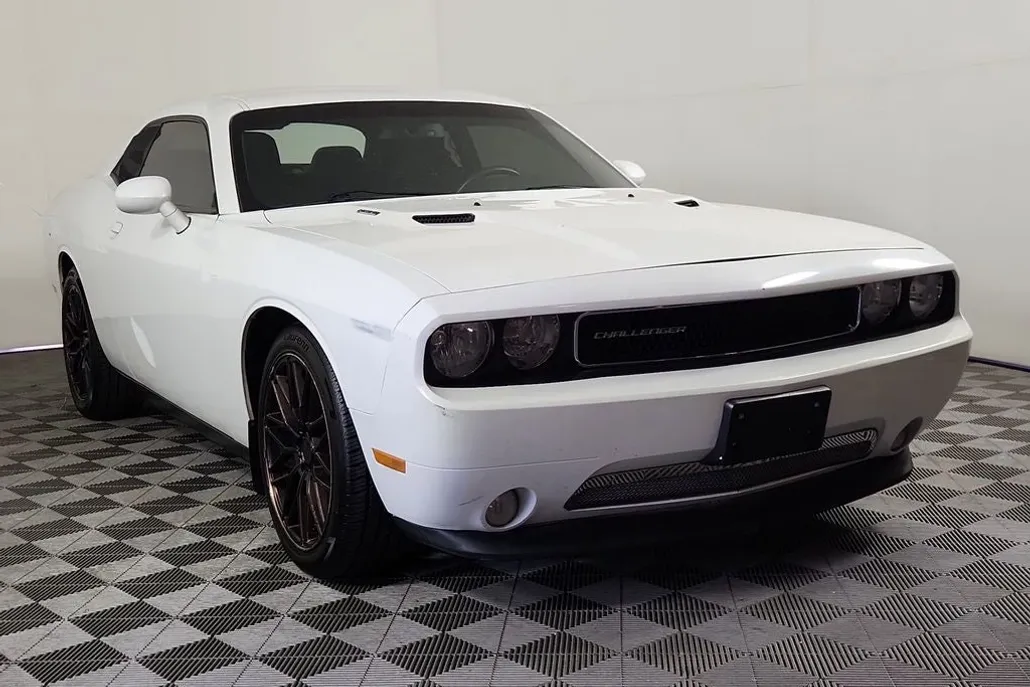 2014 Dodge Challenger R/T photo 1