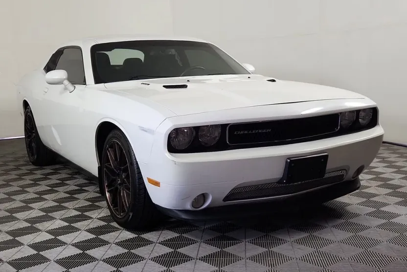 2014 Dodge Challenger R/T photo 1
