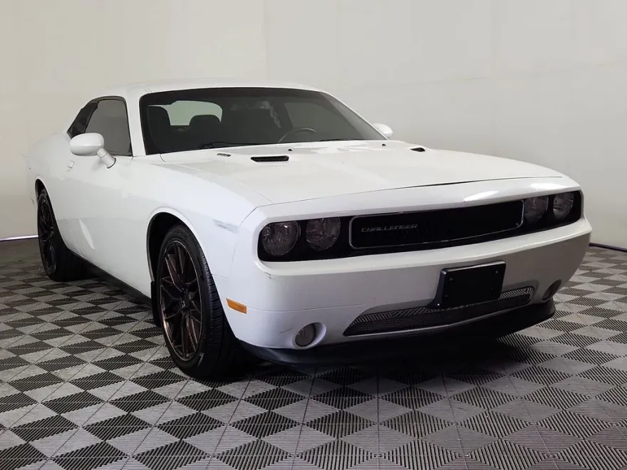 2014 Dodge Challenger R/T photo 1